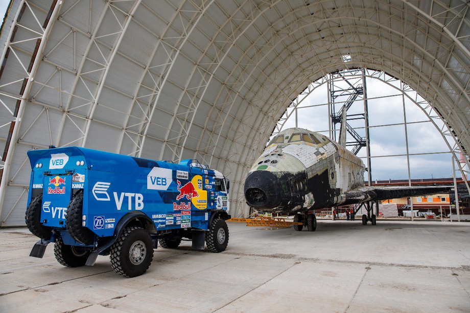 Фото с мероприятия по закатке «Бурана»