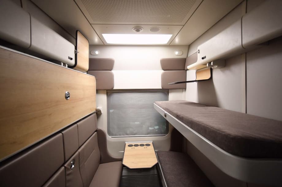 пассажирский купейный вагон модели 61-4533