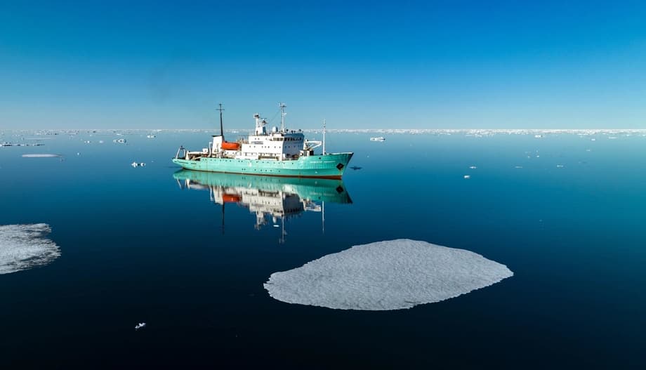 Судно «Профессор Молчанов»