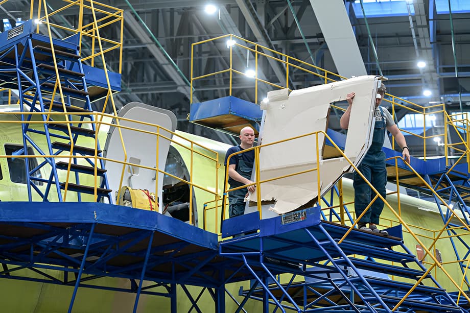 Сборка Ту-214