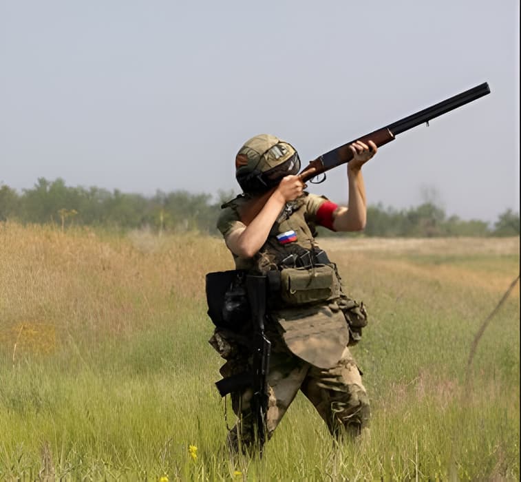 Военный с Иж-27