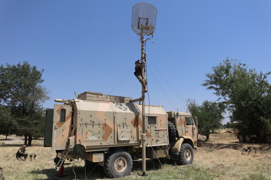 Российские связисты на полигоне в Таджикистане