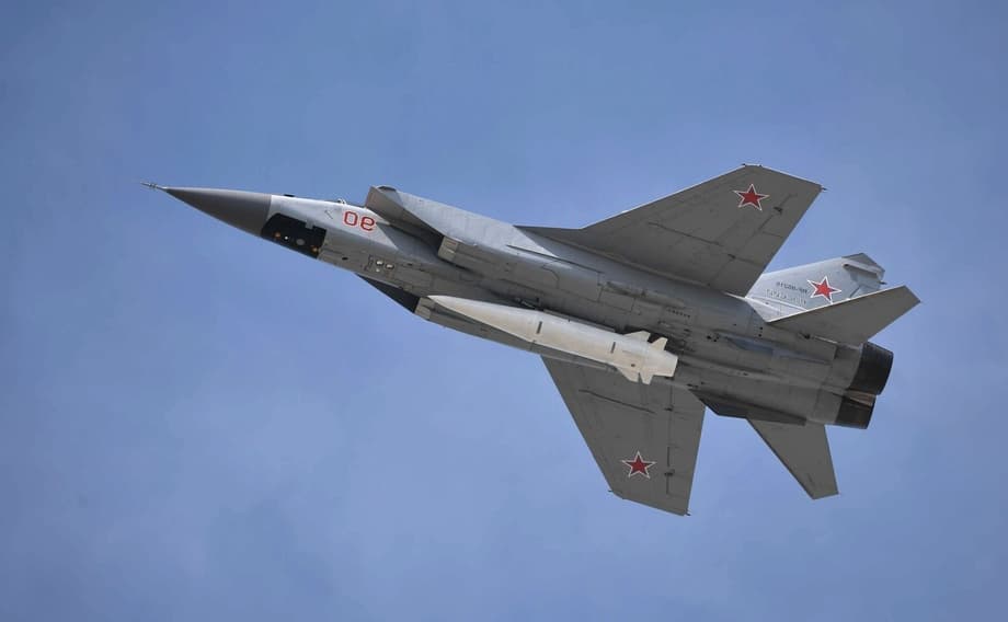 &nbsp; МиГ-31К&nbsp;с макетом гиперзвуковой ракеты «Кинжал»&nbsp;&nbsp;