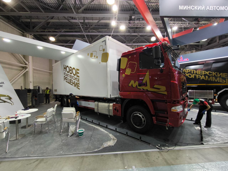 &nbsp; изотермический фургон на шасси МАЗ-63102L (6х2)