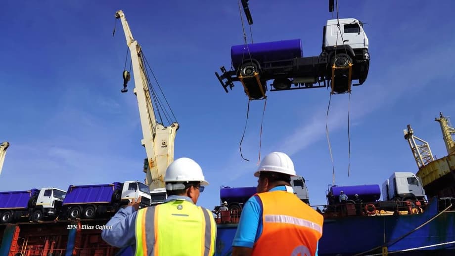Выгрузка белорусских грузовиков МАЗ в порту Никарагуа