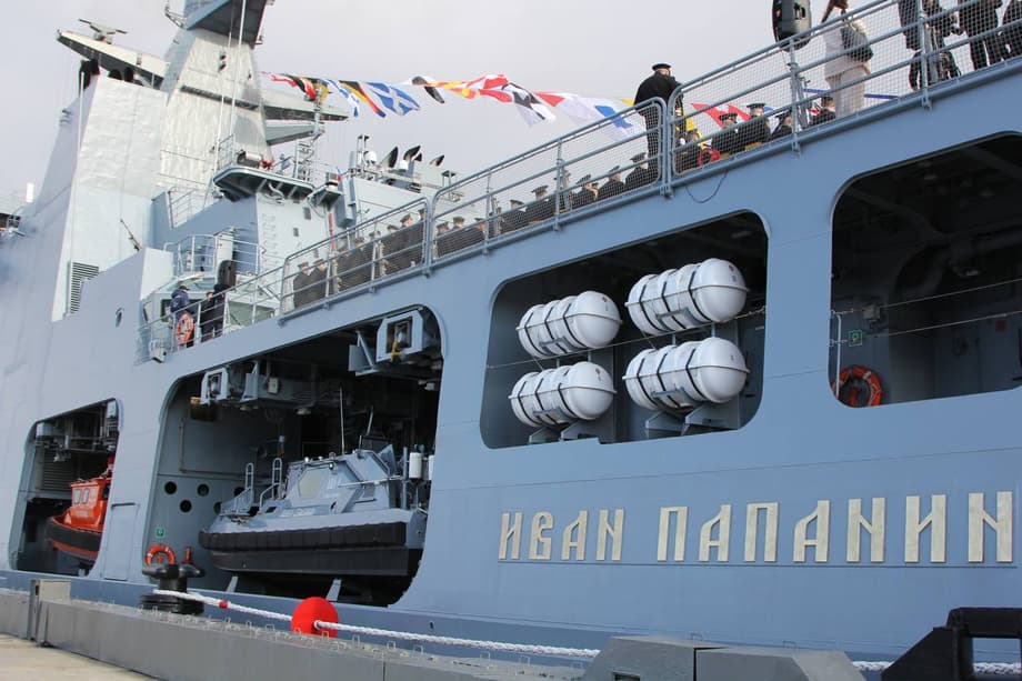 Боевой ледокол&nbsp;«Иван Папанин»