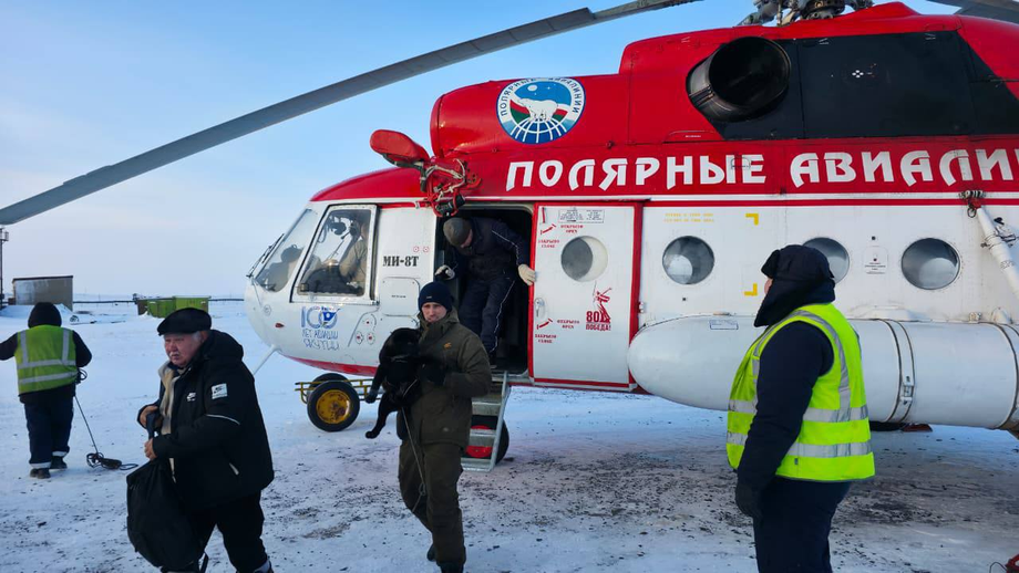 Mi-8 helicopter with the rescued crew of ships stuck in ice