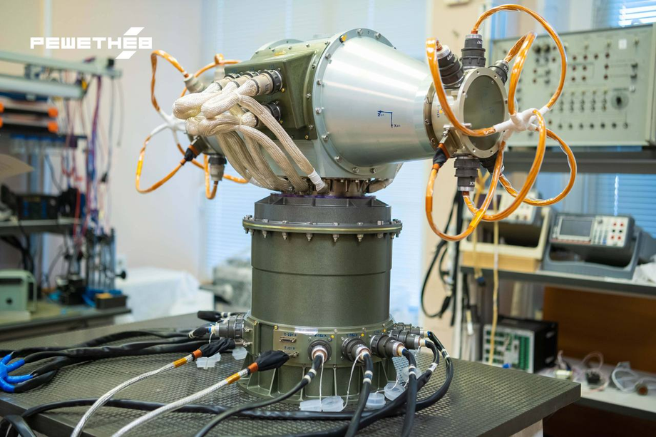 новый двухстепенной блок механики&nbsp;для вращения солнечных батарей