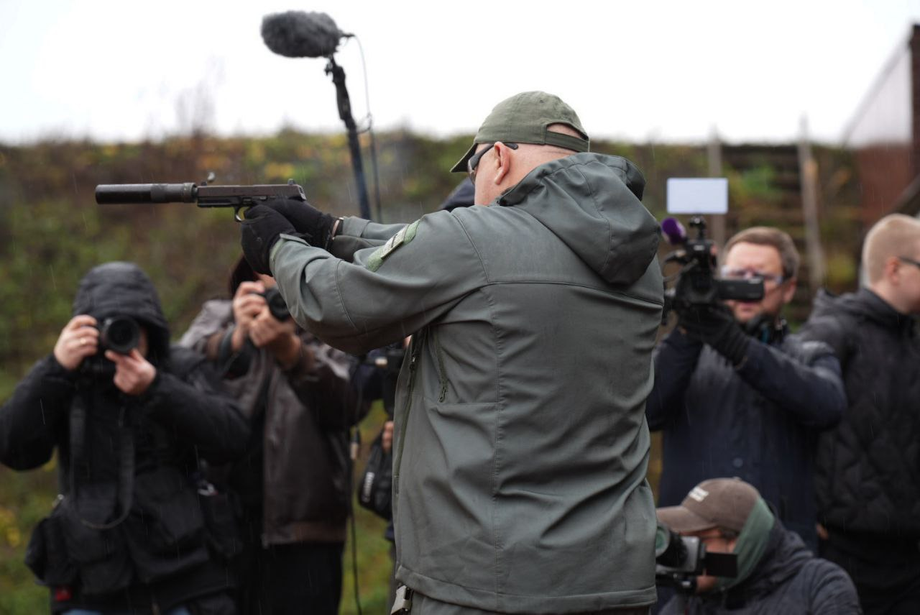 выполнение упражнения из пистолета Лебедева