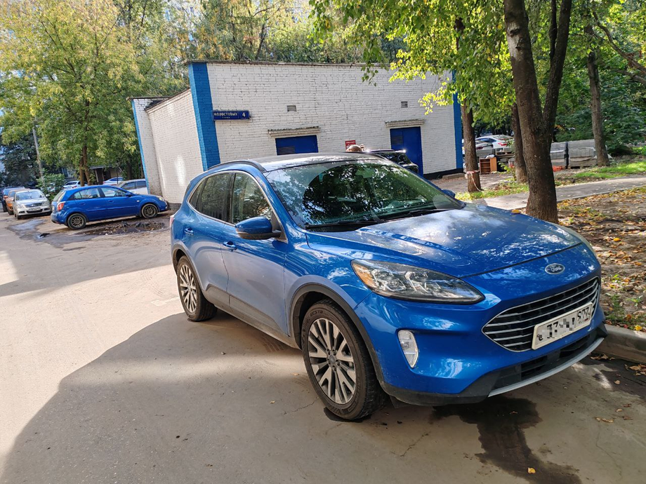 Fourth-generation Ford Escape with a 1.5-liter engine producing 180 horsepower