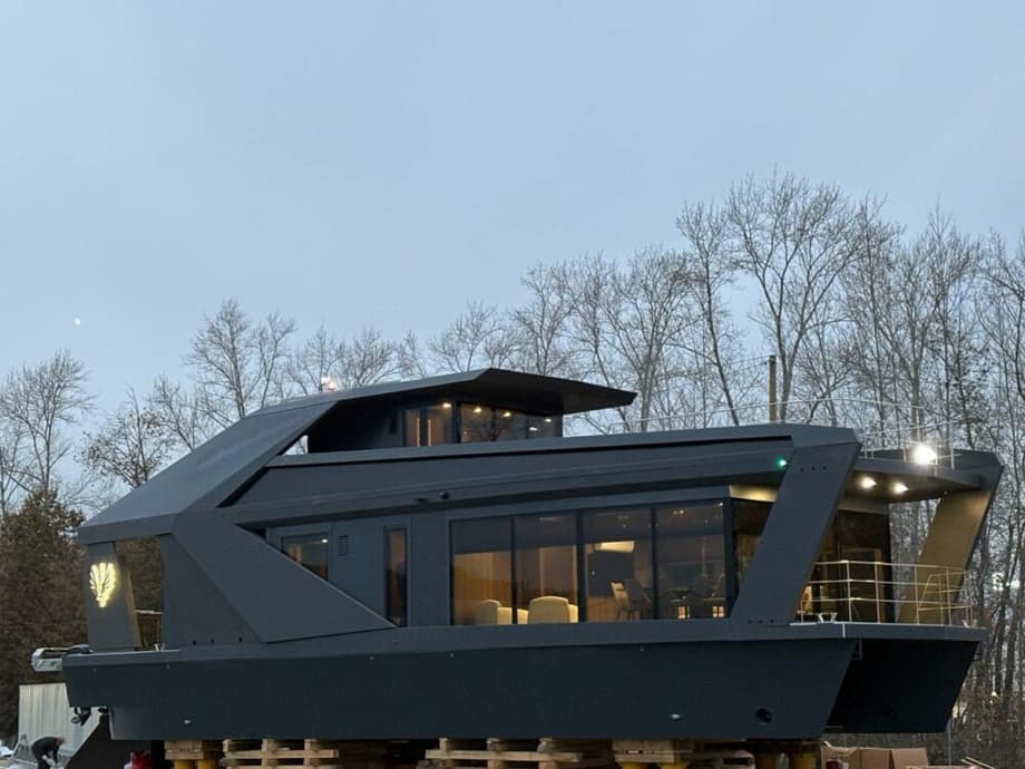 Houseboat Evolution