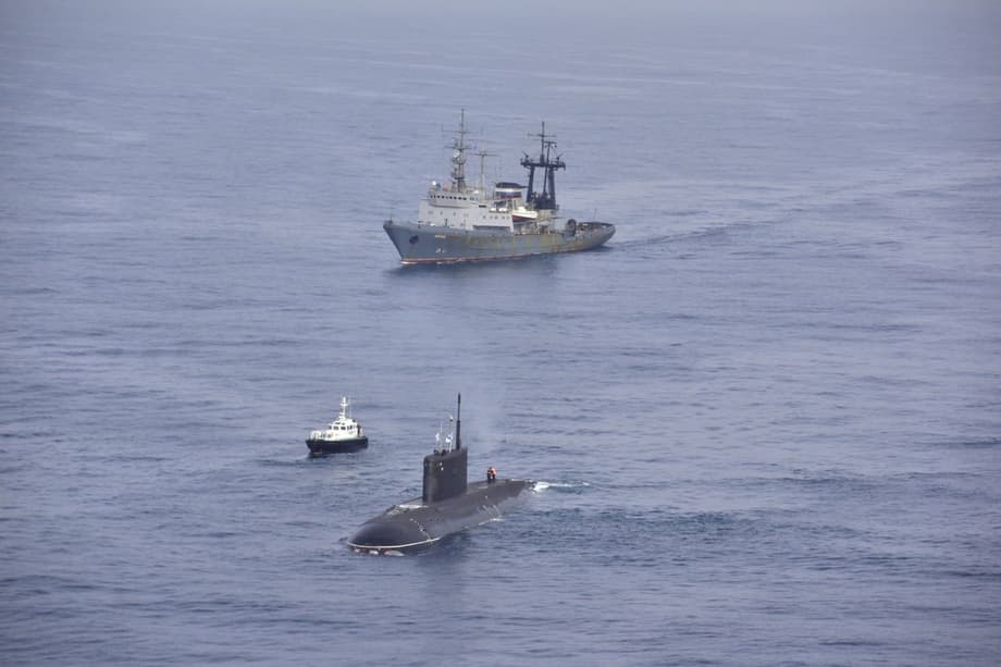 Б-265 «Краснодар» проекта 636.3 и&nbsp;«Алтай» проекта 375 у берегов Алжира