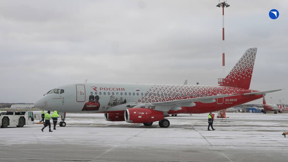 SSJ-100 в ливрее&nbsp;в честь поисково-спасательного отряда «ЛизаАлерт»