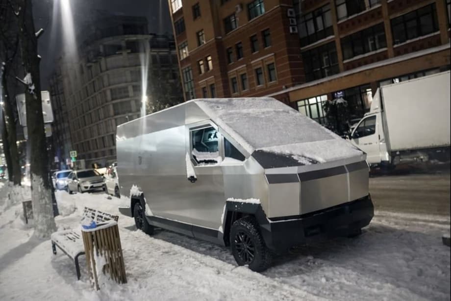 Пермь. Автомобиль, внешне напоминающий Tesla Cybertruck