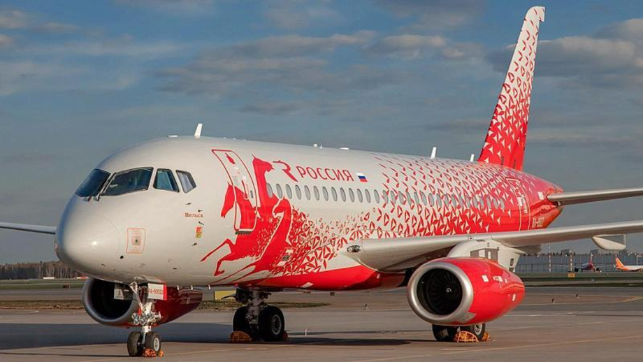 Superjet 100 в новой специальной ливрее «Тройка»