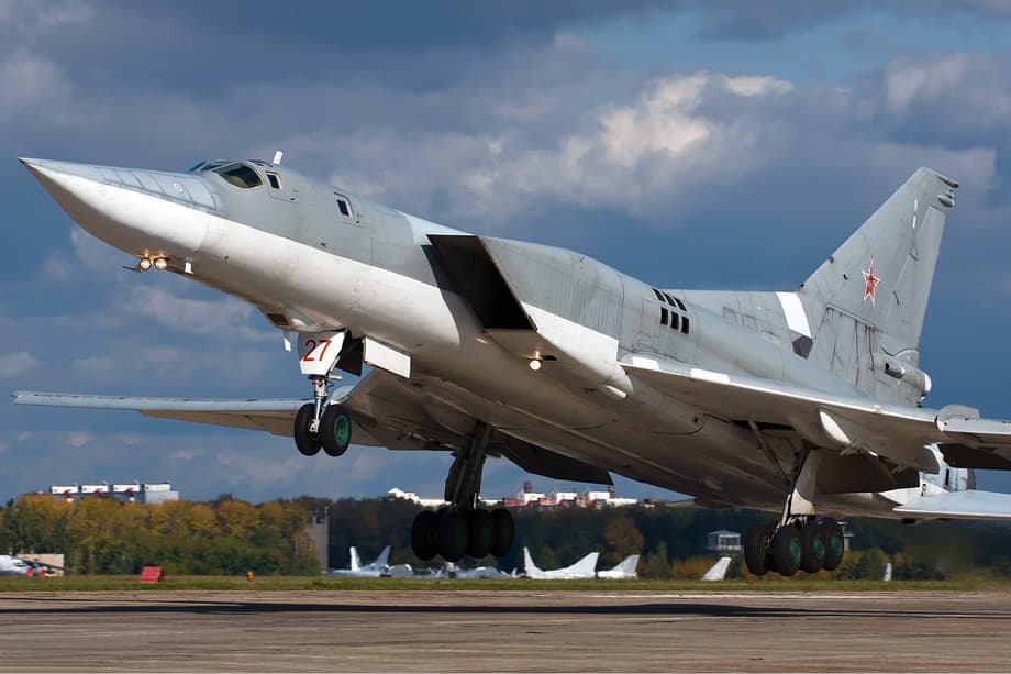 Long-range bomber Tu-22M