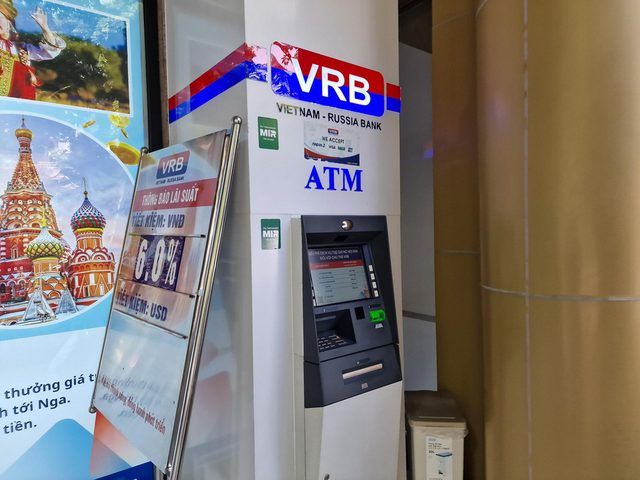 Банкомат Вьетнамско-российского банка (VRB) в Нячанге