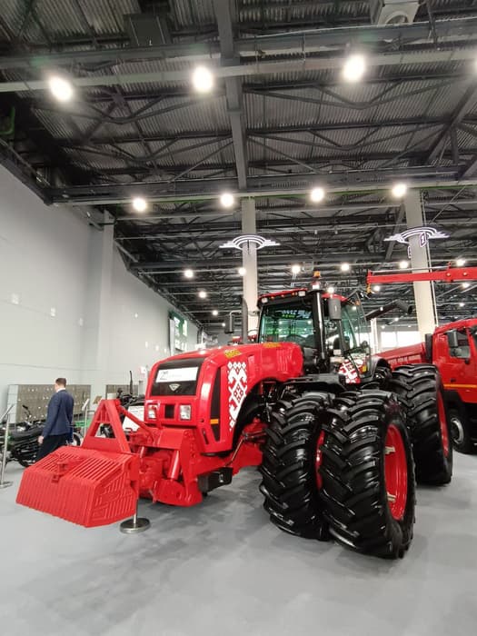 Tractor Belarus 3522 con ruedas dobles