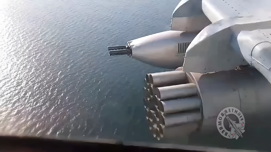 Вертолёт Ка-29ТБ&nbsp;над акваторией Чёрного моря