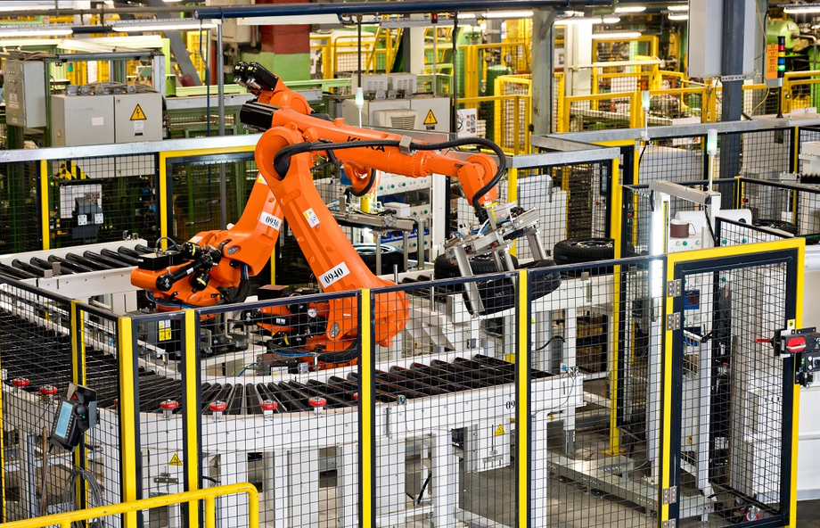 Robotic assembly of car wheels at AvtoVAZ