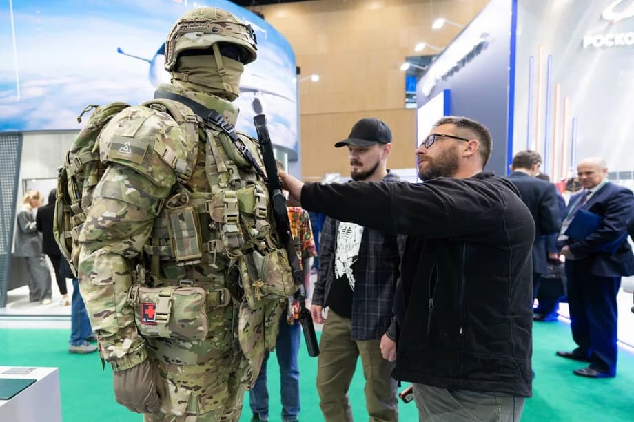 Stand del consorcio "Kalashnikov" en MILEX-2025 en Bielorrusia