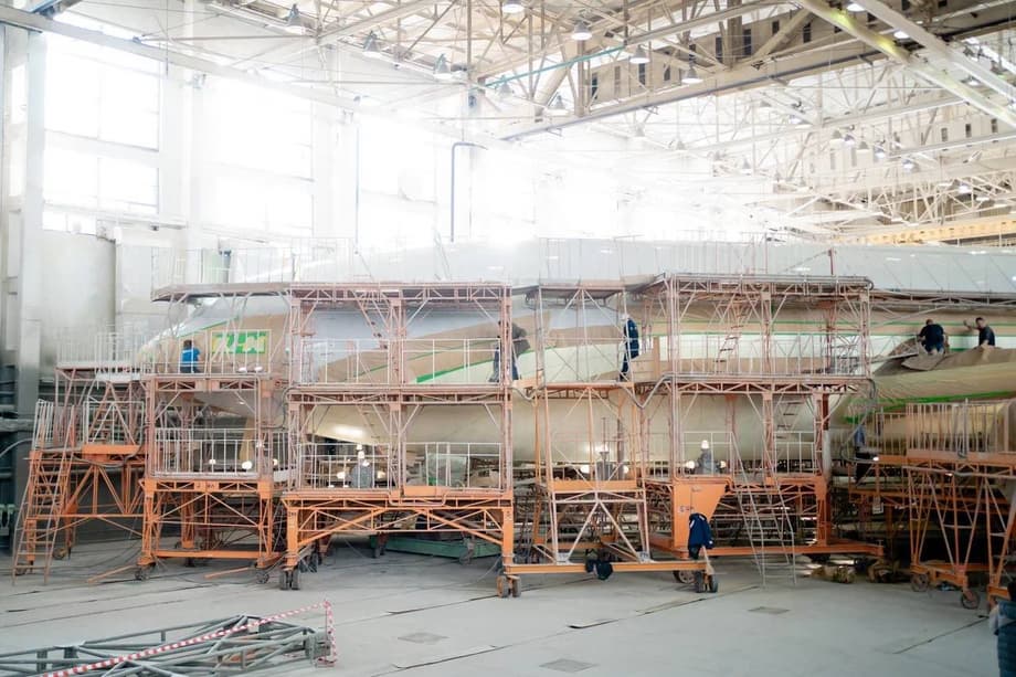 Ил-96 в цехе покраски на авиазаводе «Ил» – ВАСО в Воронеже