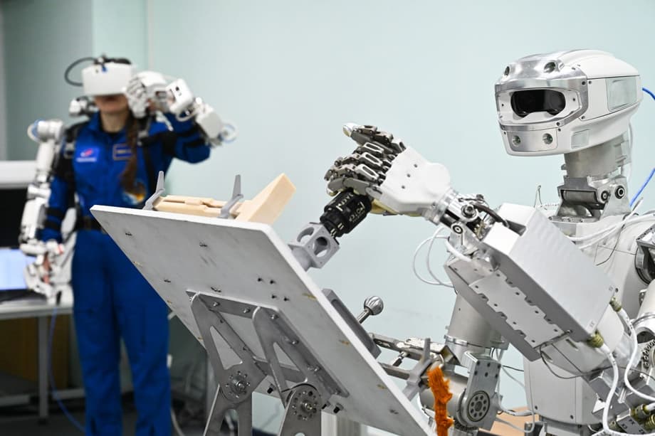 Тренировка космонавтов с «Теледроидом»