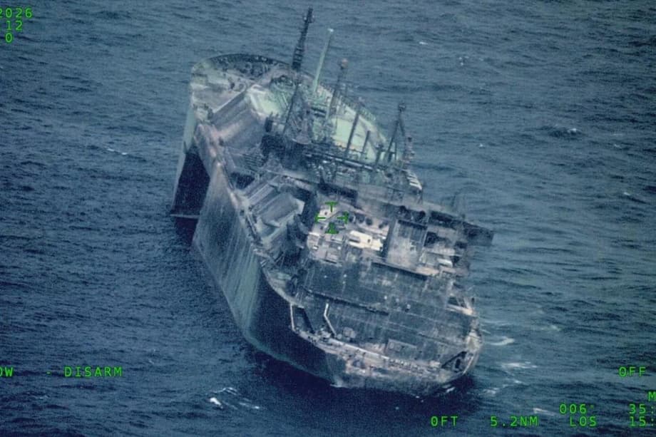 Drifting tanker Arctic Metagaz in the Mediterranean Sea 