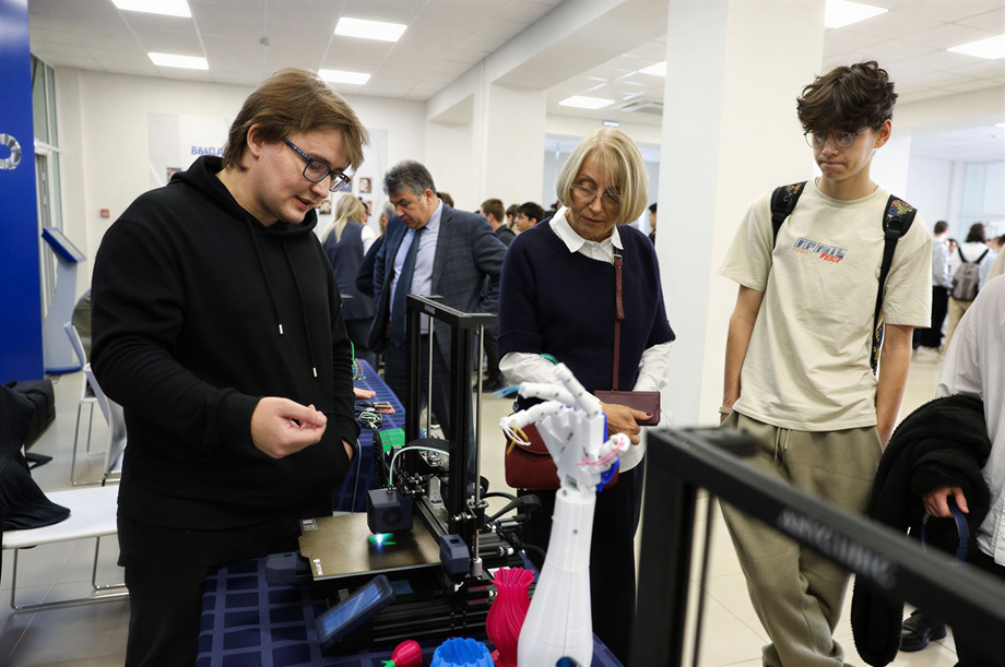 Прототип ЧПУ-станка с двумя лазерами