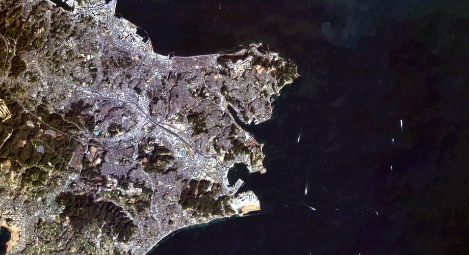 Ciudad de Yokosuka en una imagen del satélite "Lobachevsky"