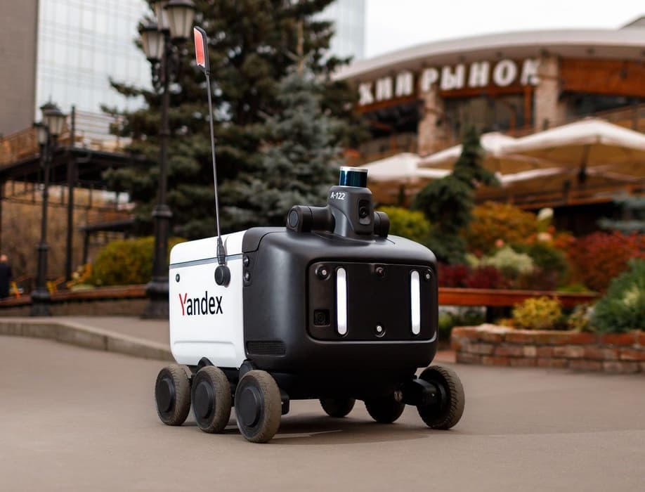 Delivery robot