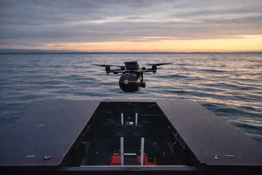 Launch of the fiber optic drone "Knyaz Vandal Novgorodsky" from the board of the unmanned boat "Skorlupa"