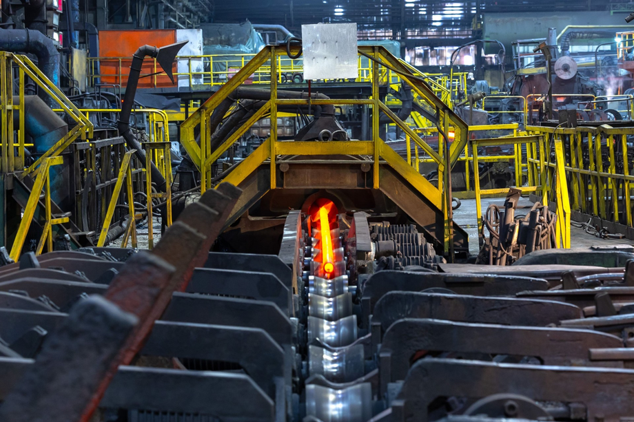 Трубопрокатный цех Первоуральского новотрубного завода 