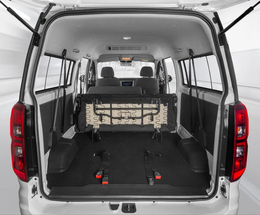 Съёмные сиденья третьего ряда в пассажирской версии SKM М7