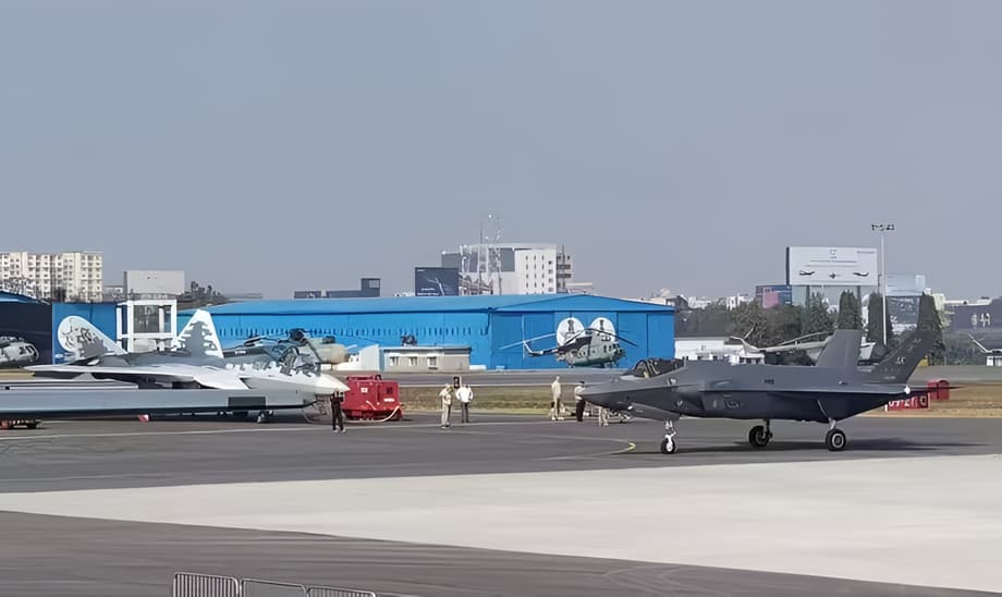 Истребители Су-57 и F-35