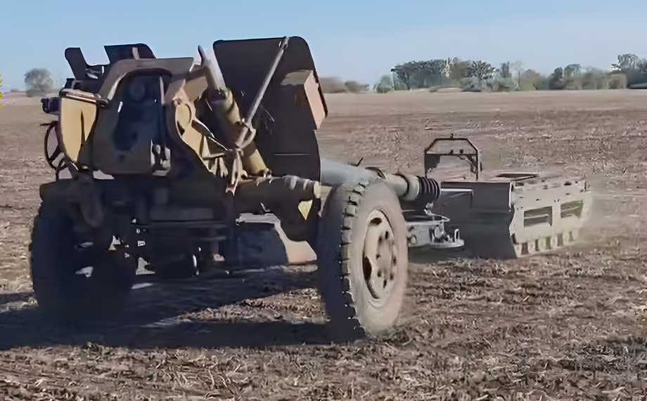 «Курьер» буксирует 122-мм гаубицу Д-30