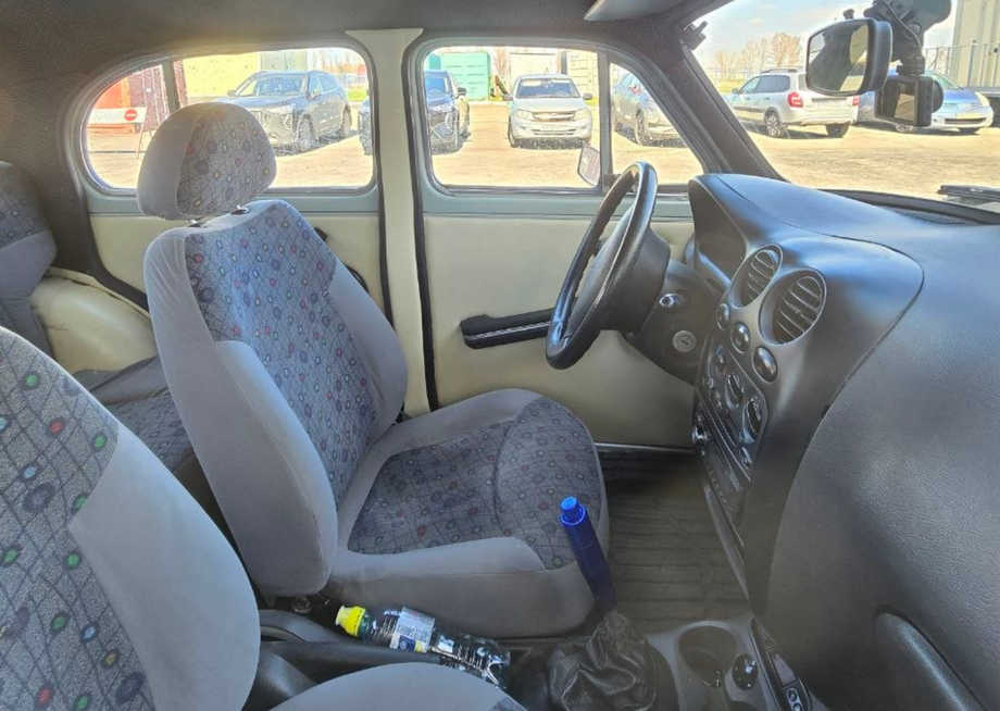 Moskvich-407 con interior de Daewoo Matiz