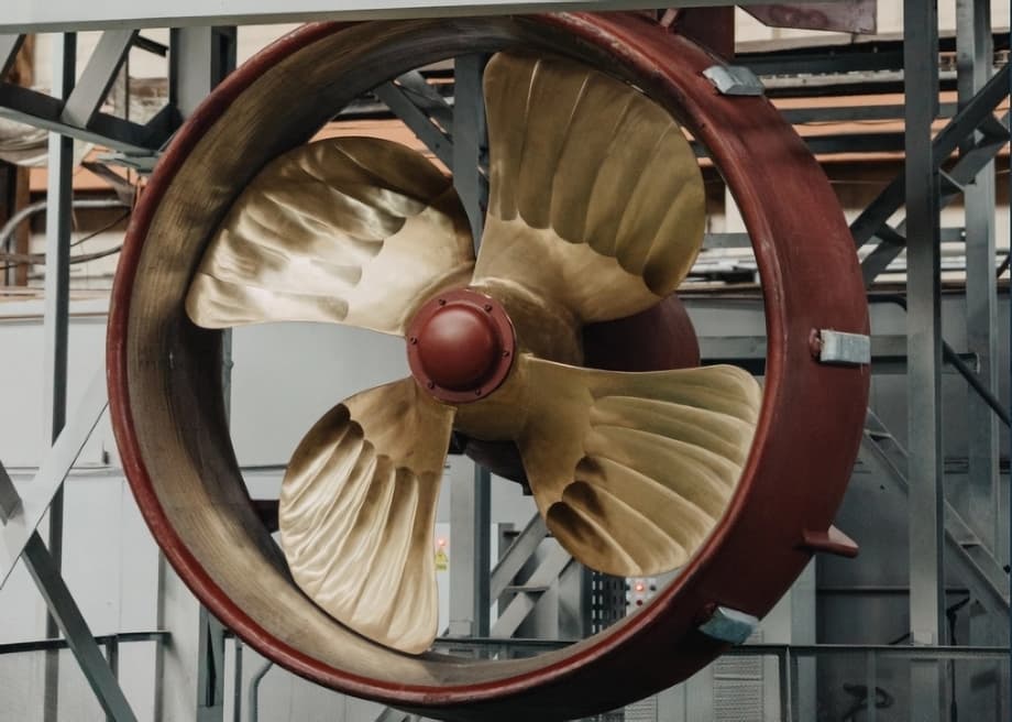 Винторулевая колонка