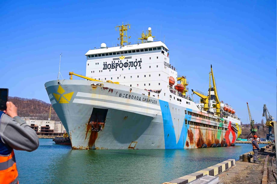 Плавучая база «Всеволод Сибирцев»