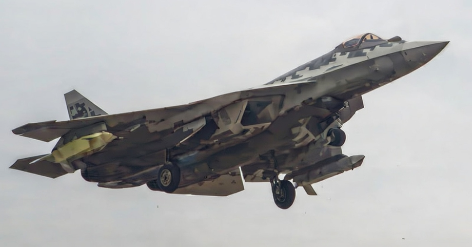  Су-57 с ракетой С-71К