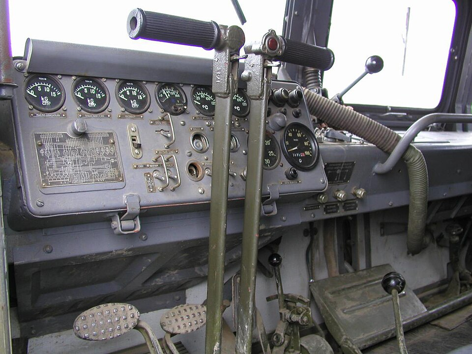В кабине тягача АТС-59Г 
