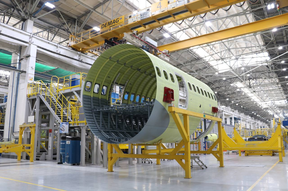 Фюзеляж самолёта МС-21 на заводе ИАЗ