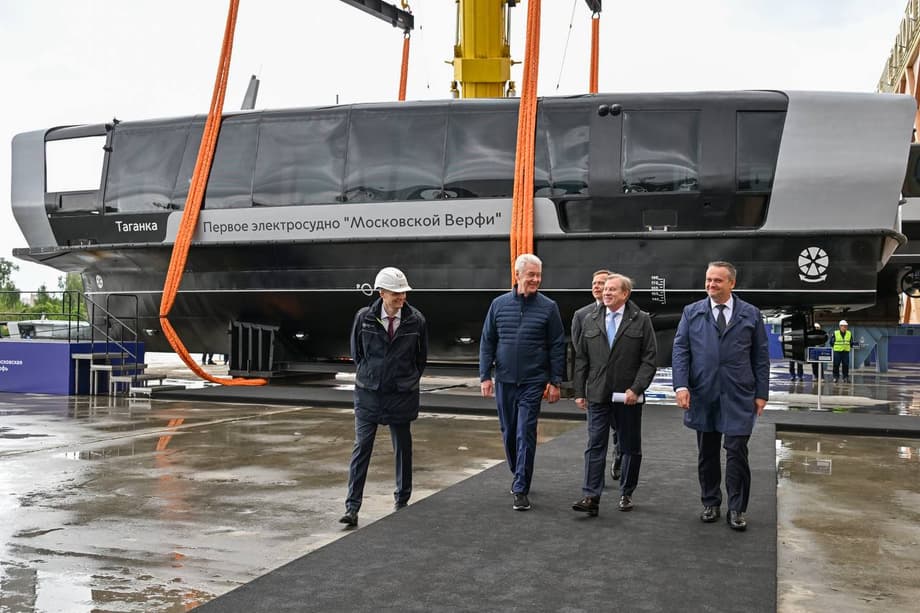 Спуск на воду электросудна «Таганка»