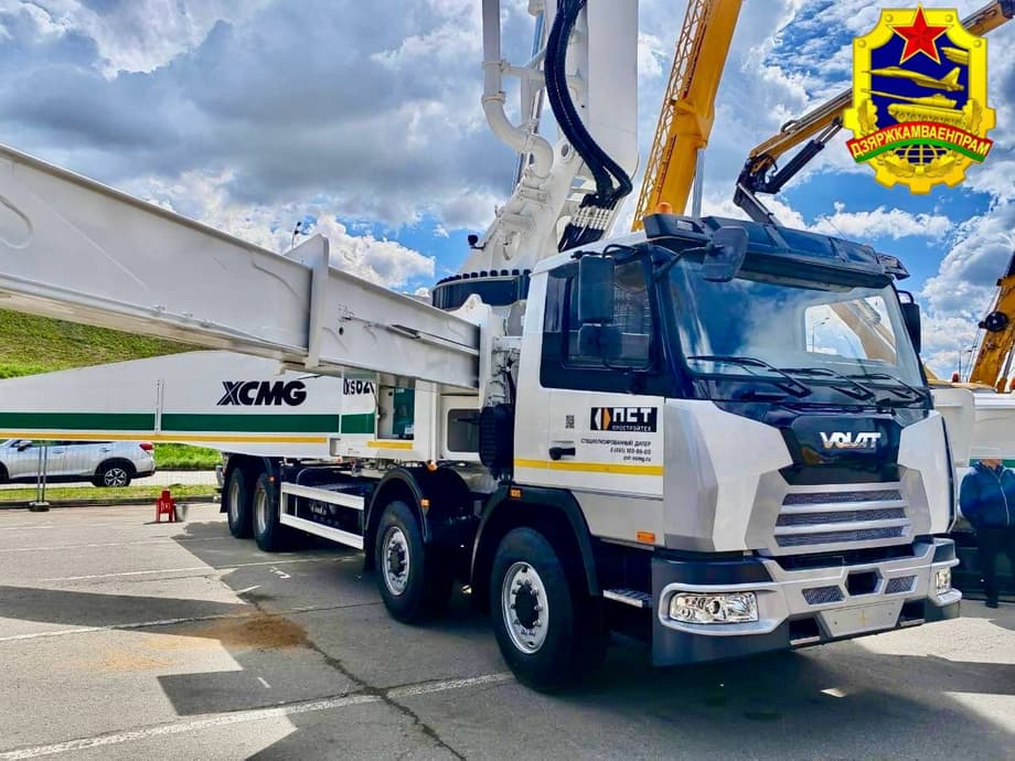 автобетононасос XCMG XS62 на шасси VOLAT 
