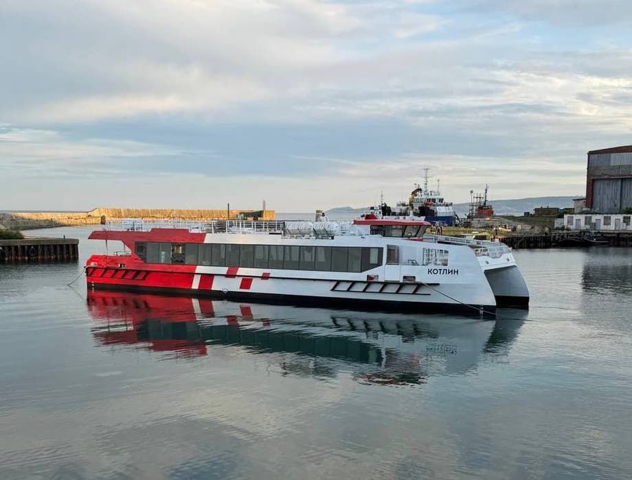 Catamaran "Sirius-Vector" of Project 04580 "Kotlin"