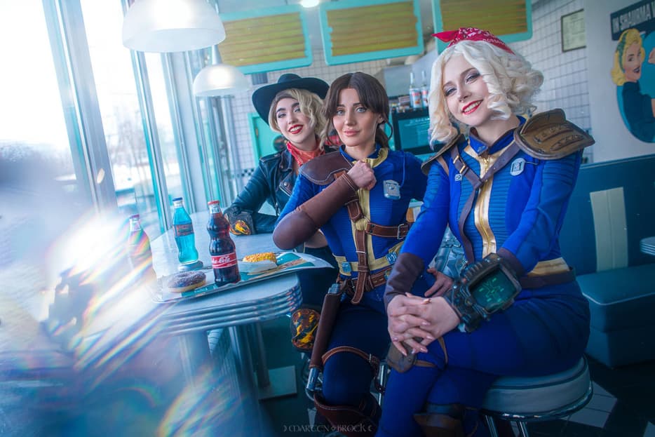  Фотограф: Marten. Косплеерши: Эрика Соловей, Lita Lina и Бэлла Валиева 