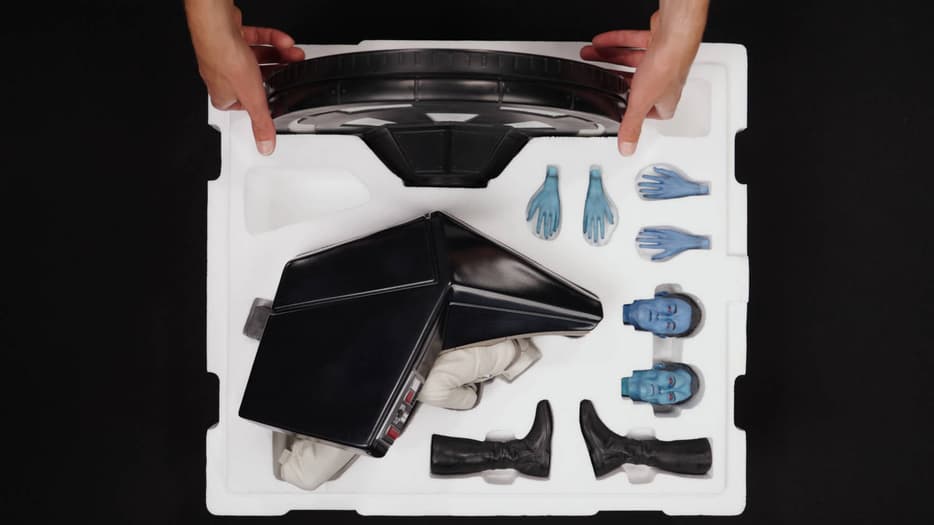 Images are copyrighted by Lucasfilm and Sideshow Collectibles