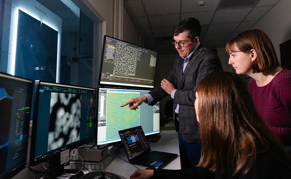 Ученые впервые «увидели» дефекты внутри максенов в 3D с помощью ИИ и электронной микроскопии Атомная структура максенов под микроскопом