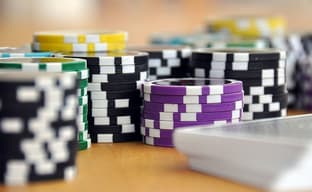 Стример занял у зрителей более 200 тысяч долларов и проиграл всё в казино