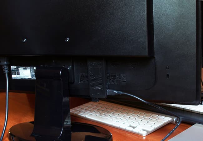 Ugoos UG007b в мониторе